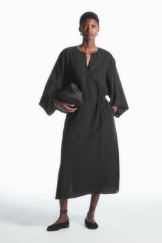 Lightweight silhouettes are the cornerstone of the Spring Summer 24 collection. Crafted from a TENCEL™ Lyocell and linen-blend, this kaftan dress has a V-neck and airy, open sleeves with buttoned loops to loosen the fit on warm days. The string belt can be tied in a bow to cinch the waist. Oversized fitMidi lengthTENCEL™ is a trademark of Lenzing AG. TENCEL™ Lyocell is made from renewable wood sources, using a process that recycles 99% of all chemicals and water  Shell: 72% TENCEL™ Lyocell, 28% Linen. Excluding trims / Machine wash Back length of size 6 is 120.5cm / Model wears a size 6 Elegant Spring Kaftan With Relaxed Fit, Linen Tunic Dress For Work, Elegant Tunic With Kimono Sleeves For Spring, Elegant Spring Tunic With Kimono Sleeves, Elegant Linen Kaftan For Summer, Linen Kaftan For Daywear, Elegant Oversized Linen Dress, Summer Oversized V-neck Kaftan, Oversized V-neck Beachwear Kaftan