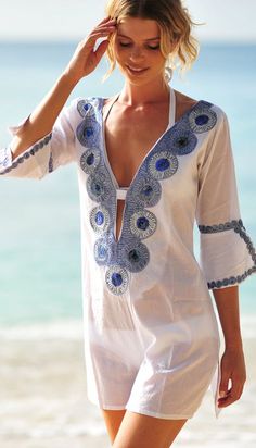 White embroidered kaftan at Coco Bay.                                                                                                                                                                                 Más Embroidered Caftan, Embroidered Kaftan, Beach Party Outfits, Beachwear Collection, Stil Boho, Bohol, Trend Fashion, Beachwear For Women