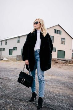 Outfits With Black Fur Coat, Fur Black Coat Outfit, Black Fur Coat Outfit Casual, Black Faux Fur Jacket Outfit, White Faux Fur Coat Outfit, Black Faux Fur Coat Outfits, Black Fur Jacket Outfit, Black Fur Outfit, Black Fur Coat Outfit