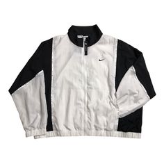 Nike Sportswear Windrunner Lightweight Jacket Women’s Full Zip Size XL CJ3685-100 NWT Take a look at pictures for details + Free shipping . Sports Jacket Outfit, Nike Sports Jacket, Sports Jackets Women, Windrunner Jacket, Nike Retro, Jacket Nike, Nike Vintage, Vintage Windbreaker, Loose Outfit