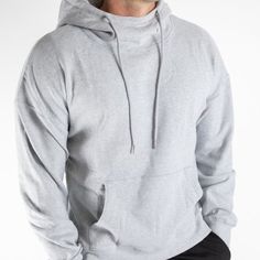 IDEAL PARA: ¡Diseñado para estar en movimiento! El ajuste atlético y la tela suave y acogedora, esta sudadera con capucha y cuello desbocado mantiene tu estilo antes y después del entrenamiento y el estilo casual siempre a punto.

 SE SIENTE COMO: Suave como la mantequilla por dentro y por fuera. No creerás la comodidad. Fabricado con una mezcla de algodón premium que se mueve contigo.

POR QUÉ LOS AMAMOS: El calce holgado te da espacio para moverte y disfrutar de comodidad durante todo el día Athletic Outfit, High Neck Bra, Cowl Neck Hoodie, Hoodie Xxl, Neck Hoodie, L And Light, Soft Hoodie, Athletic Outfits, V Cuts