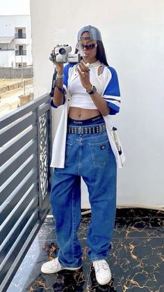 90s Outfit Hip Hop Street Styles, 90s Outfits Black Women Hip Hop, Women’s 90s Hip Hop Fashion, 90s Outfits Concert, 90 Street Style Hip Hop, Y2k Fashion Street Styles 2000, 2000s Y2k Outfits Black Women, 90s 2000s Fashion Hip Hop, 90s Overalls Outfit Hip Hop Women