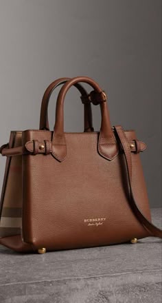 Luxury Messenger Bag, Burberry Banner Bag, Burberry Handbags Outfit, Burberry Handbags Crossbody, Burberry Purse, Tan Women, Handbag Outfit, Georges Hobeika, Atelier Versace