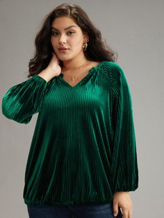 Womens Trendy Tops, Winter Colors, Trendy Tops, Sleeve Detail, Raglan Sleeve, Modern Woman, Your Style, Plus Size Outfits, Types Of Sleeves