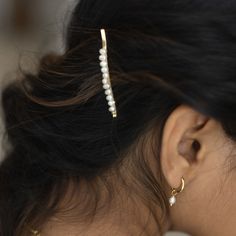 Elevate Your Look with Gorgeous Freshwater Pearl Hair Pins . Add a touch of elegance to any occasion with these stunning hair pins, crafted from real freshwater pearls and hand-wired together to create a unique accessory. Each pin measures approximately 2.5 inches long, making them the perfect size to complete your desired look. These beautiful hair pins can be worn on a daily basis to add some extra flair to any outfit. Luxury Box Design, Hair Pic, Pearl Hair Pin, Pearls Diy, Pearl Hair Pins, Pearl Hair Clip, Hair Slide, Pearl Types, Pearl Hair