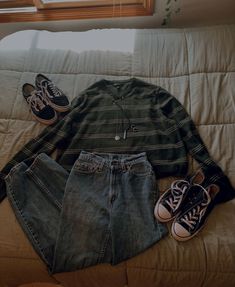 Y2k Outfits With Sweater, Grunge Causal Outfits, Grunge Cold Outfit, Cold Winter Grunge Outfits, Cute Grunge Fall Outfits, Gruge Outfits Girl, Grunge Outfits School Appropriate, Y2k Grunge Outfits For School, Indie Grunge Clothes