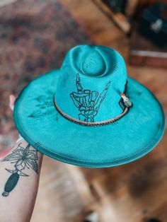 Item comes with everything you see in the photos (accessories MAY vary slightly depending on supplies).  Hat has adjustable inner headband and fits heads 18"-24". Lainey Wilson Concert, Bunnie Xo, Lainey Wilson, Bullet Shell, Flat Hats, Cowgirl Cowboy, Wide Brim Fedora, Hat Ideas, Photo Accessories