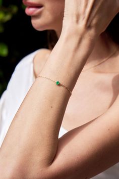 18 carats yellow gold 1,5gr approx. Emerald 0,32ct approx. Total length 16,5/18 cm Solitaire Bracelet, Emerald Jewellery, Emerald Jewelry, Apparel Accessories, Showroom, Emerald, Yellow Gold, Bracelet, Yellow