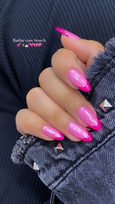 Barbie Pink Nails Almond Shape, Barbie Nails Aesthetic, Barbie Theme Nails, Barbie Core Nails, Barbie Themed Nails, Barbie Party Outfit, Fall Pink Nails, Pink Barbie Nails, Nails Barbie