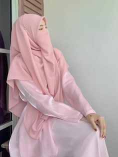 Modest Muslim Outfits, Muslimah Fashion Casual, Pink Hijab, Ootd Simple, Muslimah Outfit, Niqab Fashion, Simple Hijab, Hijab Style Tutorial, Motif Batik