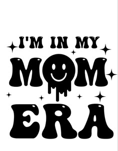 Momma Svg Free, Koozie Ideas Vinyl Svg Free, In My Mama Era, Cricut Shirt Ideas Women Svg Free, Cute Shirt Designs Vinyl, Svg Tshirt Ideas, Shirt Svg Designs, Construction Svg