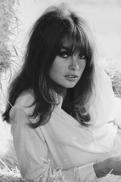 French Girl Hair, 60s Hair, 70s Hair, How To Cut Bangs, Black And White Photograph, Grunge Hair, Bang Bang