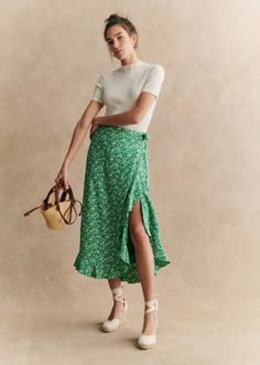 Summer Skirt Outfits Casual, Sezane Skirt, Midi Rok Outfit, Midi Rock Outfit, Short Pollera, Style Parisienne, Midi Skirt Outfit, Rock Outfit, Paris Mode