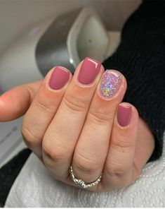 Manicure Inspo Short Nails, Call Gel Nail Ideas, Simple Mom Nails, Light Sparkle Nails, Short Gel Manicure Ideas, Clean Simple Nails, Simple Beachy Nails, Pink Dip Nails, Skincare Hacks