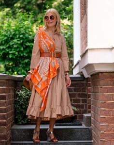 Petra Dieners, Outfits With Scarves, Scarf Wearing Styles, Modesty Outfits, Scarf Outfit, Neue Outfits, How To Wear Scarves, Winter Fashion Outfits