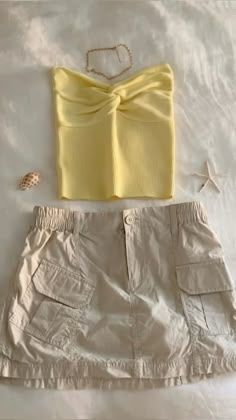 Cute Beige Outfits, Yellow Top Outfit Summer, Spring Outfits Pastel, Summer Outfit Ideas Aesthetic, Basic Outfits Summer, Cute Summer Outfit, Cute Preppy Outfits, Looks Street Style