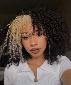 Bangs On Curly Hair, Dyed Bangs, Cute Curly Hairstyles, Dyed Natural Hair, Hairdos For Curly Hair