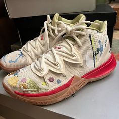 Bandulu X Kyrie 5 'Embroidered Splatters' New Only Tried On. With Box. Nba Shoes, Nike Casual Sneakers With Paint Splatter, Kyrie 5, Nike Kyrie, Volleyball Shoes, Basketball Shoes, Nike Men, Nike Shoes, Athletic Shoes