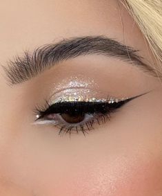 Rhinestone Eye Makeup Wedding, Cute New Years Makeup, Quince Makeup With Rhinestones, Black Dress Classy Accessories, Big Glitter Makeup, Makeup For Green Dress Prom, Sparkly Eyeliner Makeup, White Prom Dress Makeup, White Prom Makeup Looks