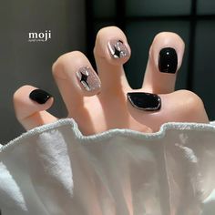 Black Cat Eye Nails, Black Star Nails, Gold Toe Nails, Acrylic Nails Black, Black Cat Eye, Asian Nails, Eye Nails