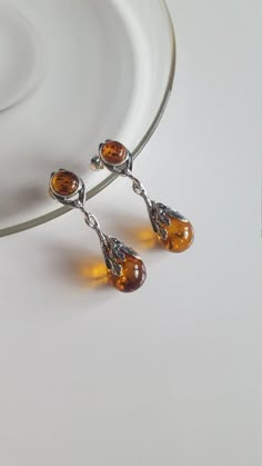 Stunning Baltic Amber teardrop earrings in oxidized sterling silver for an elegant vintage look.Handmade productSpecification Material: Authentic Baltic Amber and 925 oxidized sterling silver Length of earrings with closure: 46.6 mm  ( 1.47 in ) Color: Cognac  Finish: PolishedAll our products are handcrafted by professional artists with several years of experience in jewelry making. 100% Natural Baltic Amber with silver 925.------------------------------------------------------------------------ Red Heart Earrings, Amber Earrings, Dope Jewelry, Natural Amber, Funky Jewelry, Amber Jewelry, Unique Gemstones, Oxidized Sterling Silver, Glass Earrings