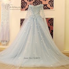 Branco Azul do vintage Vestido de Casamento Da Princesa Rendas Muçulmano Da Arábia Saudita Dubai Vestidos de Noiva Vestidos de Casamento Vestidos de Noiva de Luxo em Vestidos de casamento de Casamentos & Eventos no AliExpress.com | Alibaba Group Wedding Dresses With Long Train, Pageant Dresses For Women, Shoulder Applique, Off The Shoulder Wedding Dresses, Blue Wedding Dress, Ivory Lace Wedding Dress, Wedding Dresses With Flowers, Blue Wedding Dresses, Long Sleeve Evening Dresses