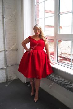 Ruby Satin Off Shoulder Satin Knee Length Plus Size Cocktail Prom Dress #promdress #cocktaildress #homecomingdress #graduationdress #summerdress #plussizedress Modest Plus Size Fashion, Short Plus Size Fashion, Casual Party Outfit, Plus Size Fashion For Women, Curvy Dress, Plus Size Kleidung, Plus Size Wedding, Curvy Girl Fashion, Curvy Outfits