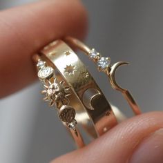 Anting Manik, Dope Jewelry, Celestial Jewelry, Funky Jewelry, Hand Holding, Pretty Rings, Fantasy Jewelry, Girly Jewelry, Jewelry Inspo