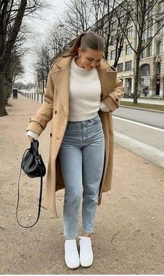 Winter In Europe Outfits, Outfit Invierno Casual, Aesthetic Lawyer, Traveling Outfits, Lawyer Fashion, Streetstyle Outfit, Winter Fashion Outfits Casual, Cold Outfits, Chic Aesthetic