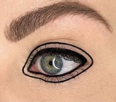 Weird Eyeliner, The Beauty Of Anime, Beauty Of Anime, Fashion Style Guide, Funky Makeup, Vampire Bride, Style Hacks, Outfit Ideas Fashion, Makeup Face Charts