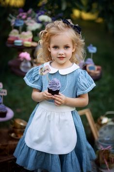 Viola Dima, Fancy Party Ideas, Alice In Wonderland Illustrations, Cute Celebrity Guys, Childrens Party, Cute Celebrities, Kids Fashion Girl, Amelie