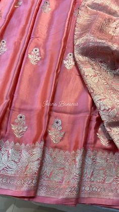 Banaras Wedding Saree, Banarasi Saree Look For Wedding, Banaras Sarees, Saree Wearing Styles, Simple Saree Designs, Banarsi Saree