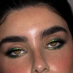 Green Makeup Ideas, Green Make Up, Tiny Paintings, Maquillage On Fleek, Funky Makeup, Vampire Bride, Face Charts, Ethereal Makeup, Green Makeup