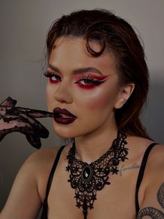 Vampire Makeup Glam, Dark Christmas Makeup, Halloween Dresscode, Glam Vampire Makeup, Tango Makeup, Love Witch Makeup, Vampire Burlesque, Vamp Makeup Look, Dark Vampy Makeup