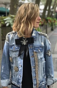 Jean Jacket Design, Autumn Color Palette Fashion, Denim Fashion Women, Denim Chic, Embellished Denim, Refashion Clothes