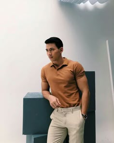 Short Buff Guys, Mens Polo Shirt Outfit Summer, Summer Outfit Ideas Men, Polo Outfit Men, Old Money Aesthetics, Money Aesthetics, Smart Casual Menswear