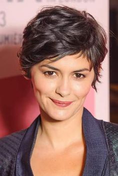 La coupe courte effilée d'Audrey Tautou Short Taper Haircut, Short Wavy Pixie, Tapered Haircut, Cool Short Hairstyles, Short Pixie Haircuts, Film Tv