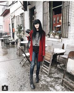 2010s Hipster, Red Goth Outfits, Tech Outfit, Dark Beauty Fashion, Combat Boot Outfit, Outfit Botas, Metal Chicks, Edgy Grunge, Outfit Inspiration Fall