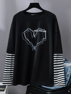 Preto Casual Collar Manga Comprida Tecido Listrado,Slogan  Embellished Elasticidade alta Holiday Graphic Tees, Clothing Design Sketches, New Rock, Punk Outfits, Pull Sweat, Really Cute Outfits, Edgy Outfits, Inspiration Mode, Dream Clothes