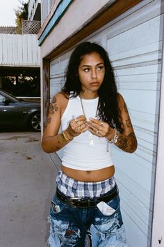 Giovanna Ramos Tattoos, Gio Ramos Outfits, Gio Outfits, Hip Hop Style Outfits, Skateboard Art Design, Healthy Skin Tips, Photoshoot Themes, Female Rappers, Cute Swag Outfits