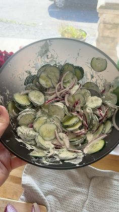 Salad Ideas Cucumber, Raw Onion Salad, Foods With Spinach, Diet Food Ideas Losing Weight Easy, Cucumber Feta Dill Salad, Cute Meal Ideas, Things To Make With Yogurt, Salad Ideas For Lunch, It Girl Food