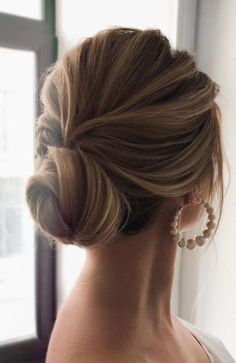 Wedding Updo Hairstyles, Loose Wedding Hair, Classic Wedding Hair, Hairstyle Wedding, Updo Wedding, Wedding Hairstyles Bride, Bridal Hair Updo, Elegant Wedding Hair, Elegant Prom