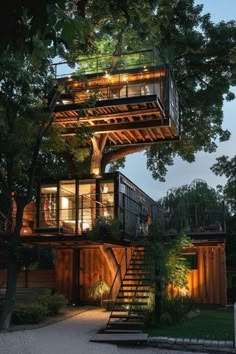 Envision your dream home beyond the conventional. Shipping container homes are revolutionizing affordable and sustainable living. Black House Designs Exterior, Container Tree House, Beautiful Container Homes, Shipping Container House Ideas, Shipping Container House Plans Layout, Small Container House Design, Eco Friendly House Architecture, Shipping Container Homes Plans Layout, Container Homes Ideas Design