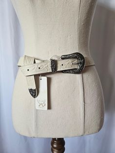 Add a unique touch to your outfit with this rare vintage cactus rose belt in white leather. Made with high quality materials, this belt is perfect for completing any look. Stand out from the crowd with this one-of-a-kind find. Don't miss out, get it while you can! From early spell. 109cm long, shortest hole 78cm longest hole 94cm. Plenty more room to make new holes. Western Rock Style, Rose Belt, Cactus Rose, Vintage Cactus, Sneaker Jewelry, Vest Coat, Suspender Belt, Sneaker Heels, Rock Style