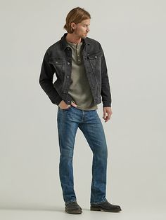 A SLIMMED-DOWN CLASSIC Designed to go with everything in your closet, our Men's Slim Fit Bootcut Jean provides the perfect mix of comfort and style. Better than classic, these bootcut jeans are crafted from a comfortable cotton blend with just a hint of stretch for added flexibility. They come with the signature five-pocket styling, "W" embroidery, a slim fit through the thigh, and a bootcut leg opening that looks great with any shoe. Rugged Masculine Style, Fitted Jeans Outfit Men, Mens Wrangler Jeans Outfit, Men’s Heritage Style, Men Casual Outfit Jeans, Men’s Blue Jeans, Mens Fall Fashion Streetwear, Outdoorsy Style Men Summer, Work Wear Men Workwear Style