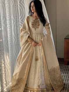 Pakistani Maxi Dresses Simple, Wedding Desi Outfit, Desi Maxi Dress, Maxi Ideas Pakistani, Dresses For Nikkah, Pakistani Shaadi Aesthetic, Maxi Pakistani Dress, Nikkah Looks Simple, Simple Nikah Outfit