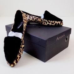 A Over A / Ariana Bohling Nyc Sold At Various Stores Including Anthropologie New In Box Appear To Have Been A Floor Model, The Sole Has Minimal Signs Of Wear But May Just Need To Be Wiped Down Inside Is Flawless, Does Not Appear To Have Been Tried On Heel To Toe Of Sole Measures 9.5 Inches Size 37 Leopard Print Calf Fur Loafer With Lush Semi Fluffy Alpaca Detail On Top Of Loafer Ariana Bohling Is Known For Their Alpaca Slippers - These Are Lined With That Soft Alpaca Inside The Soles Loafer / Dr Alpaca Slippers, Fluffy Alpaca, Fur Loafers, Black And White Flats, Grey Loafers, Fall Flats, Velvet Flats, Floral Flats, Suede Ballet Flats