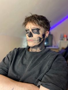 Skeleton Smile Hand Tattoo, Guys Skeleton Makeup, Skull Make Up Male, Half Face Skeleton Makeup Men, Skull Make Up Boy, Skeleton Makeup Man Beard, Skeleton Makeup Masc, Male Skull Makeup Easy, Skeleton Men Makeup