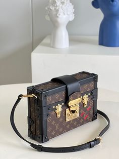 ?? SIZE :20 x 12.5 x 6 cm Evening Bags, Size 20, Louis Vuitton Bag, Luxury Bags, Contact Us, Fashion Bags, Paper Bag, Clutch Bag, Mindfulness