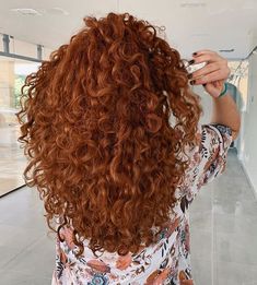 Amber Hair, Chin Length Hair, Curly Hair Inspiration, Hair Color Dark, Curly Hair Cuts, Mermaid Hair